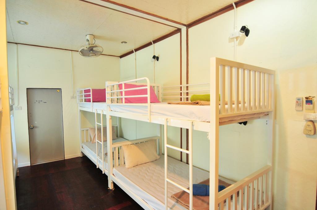 October Hostel Kepulauan Phi Phi Bagian luar foto