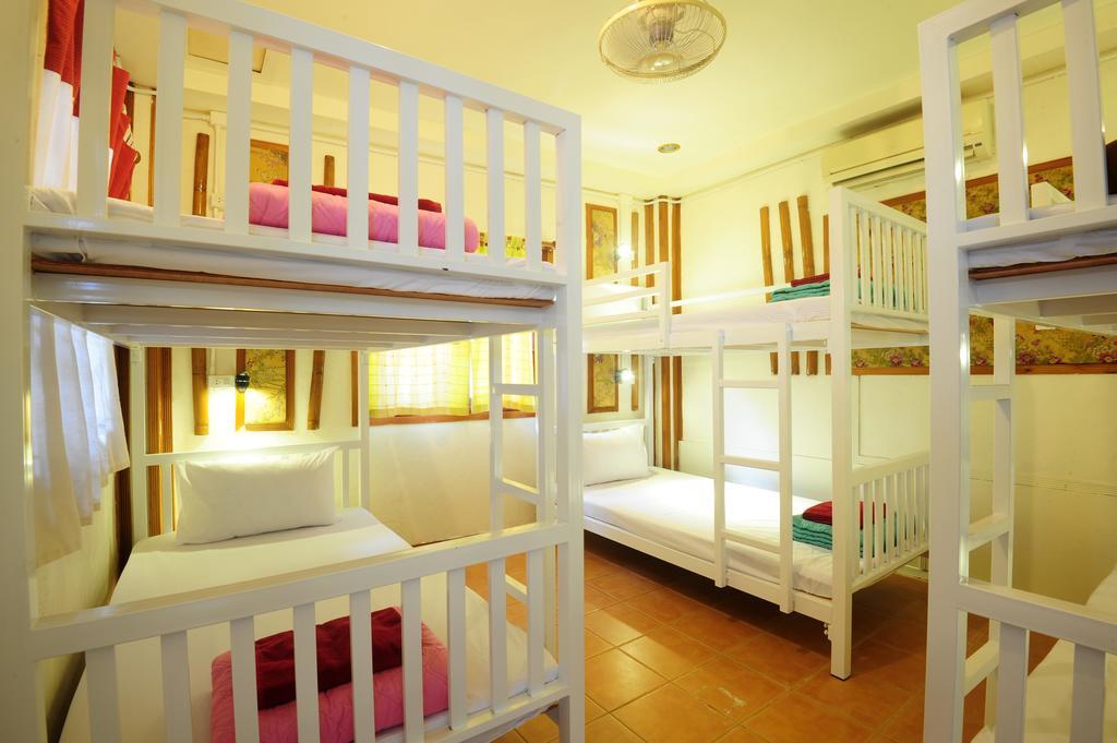 October Hostel Kepulauan Phi Phi Bagian luar foto
