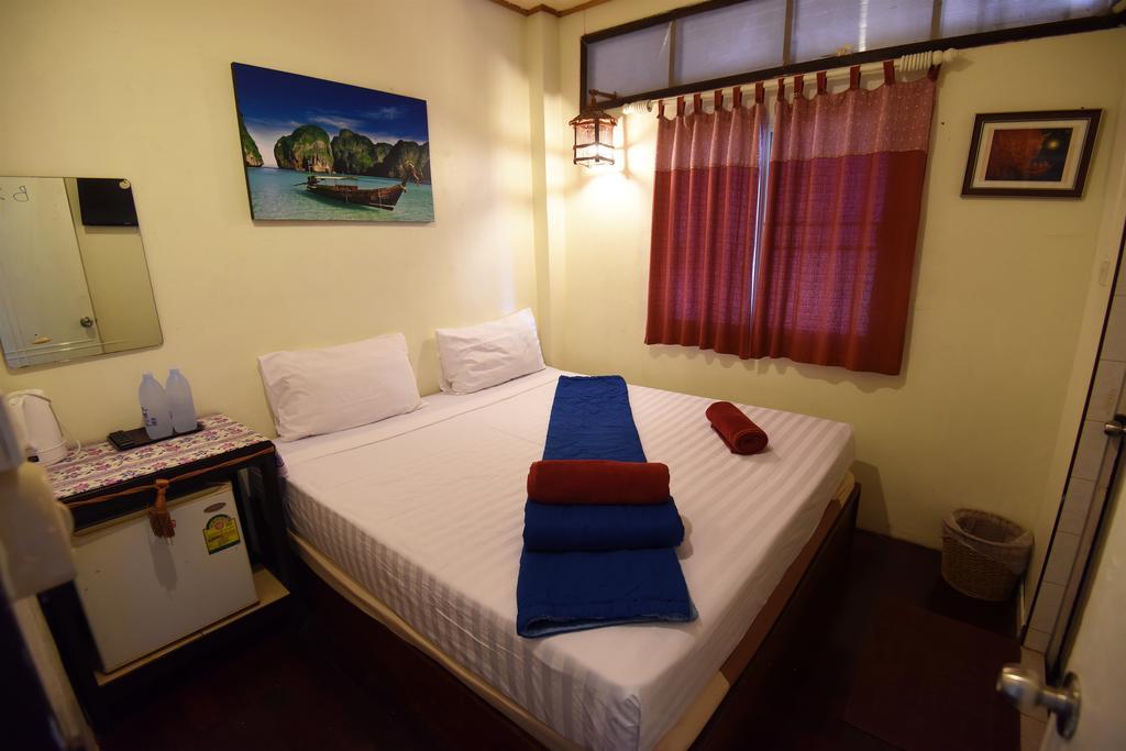 October Hostel Kepulauan Phi Phi Bagian luar foto